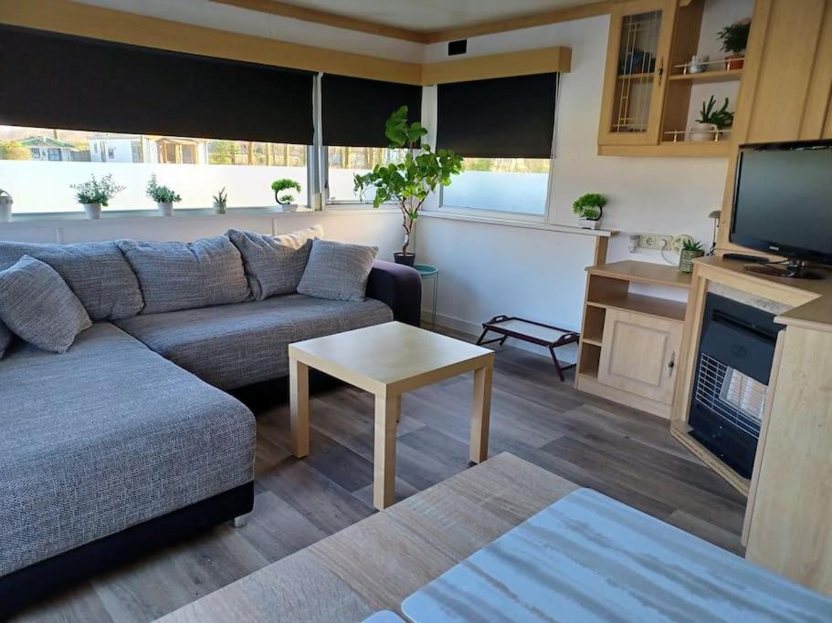 Chalet 14 Met Airco Familiecamping De Tien Heugten Schoonloo Drenthe 外观 照片