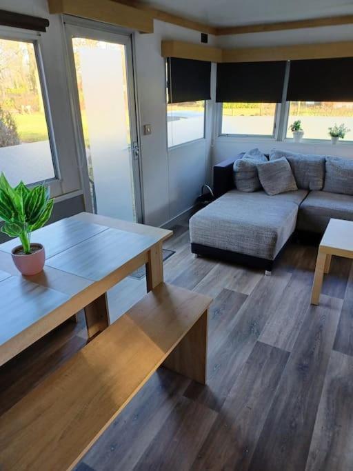 Chalet 14 Met Airco Familiecamping De Tien Heugten Schoonloo Drenthe 外观 照片