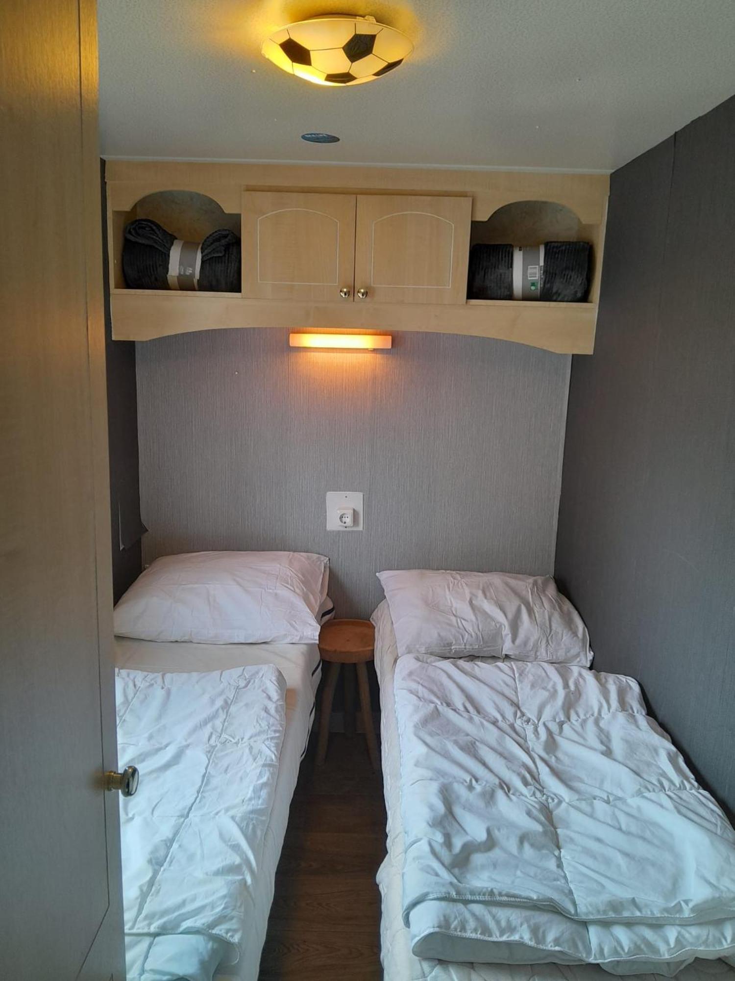 Chalet 14 Met Airco Familiecamping De Tien Heugten Schoonloo Drenthe 外观 照片