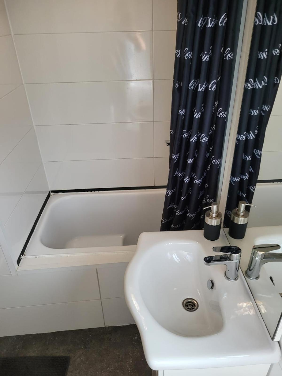 Chalet 14 Met Airco Familiecamping De Tien Heugten Schoonloo Drenthe 外观 照片